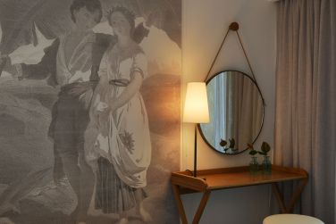 Voici la chambre Confort lumineuse et donnant directement sur votre balcon