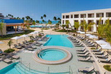 Dtendez-vous au bord de la piscine de relaxation