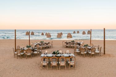 Savourez un diner sous les toiles et les pieds dans le sable, que demander de plus ?