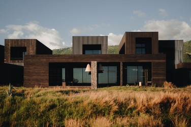 L'htel est en parfaite harmonie avec l'environnement.