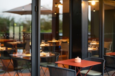 Pause gourmande du petit-djeuner au dner dans le restaurant de l'htel.