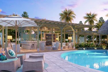 Dcouvrez l'ambiance calme et cosy du bar au bord de la piscine