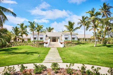 D�tente et farniente autour de la piscine principale