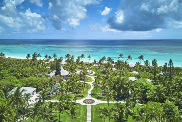 Un domaine luxuriant face � la plage