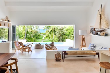 The Pineapple House... ouvert sur la terrasse avec sa piscine