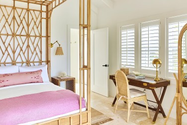 La Pink Sand House... lit � baldaquin