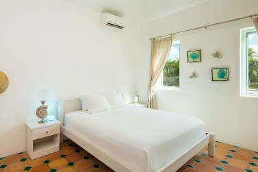 Chambre vue jardin , lit king