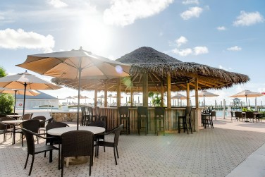 Le bar sur la marina