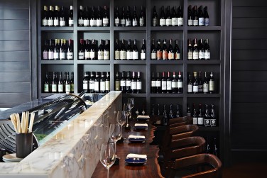 et son sushi-bar accueillant maximun 8 personnes