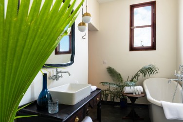 Salle de bain attenante � Upendo House