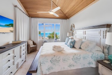 avec vue sur les eaux turquoise