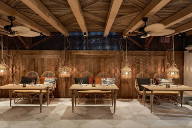 The Dining Room accueille les htes pour le petit djeuner et le dner