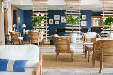 Le lobby de l'htel au design tendance