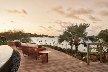 La piscine  dbordement de La Peninsula