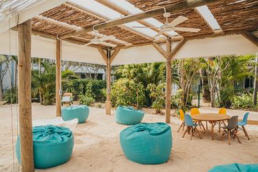 Au baby club, les pieds dans le sable, vos enfants pourront s'amuser dans un cadre et un paysage exceptionnels