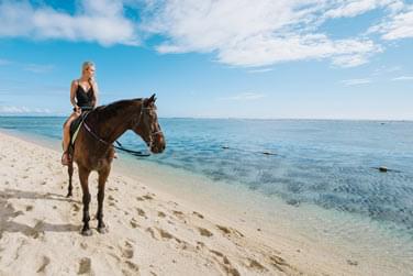 Possibilit de faire une balade en cheval le long de la plage
