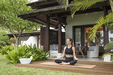 Possibilit d'une sance de yoga sur la terrasse de la Junior Suite Ocan