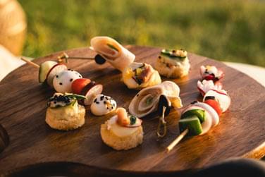 Possibilit de prendre un apritif au coucher du soleil sur le Morne : un moment exceptionnel !