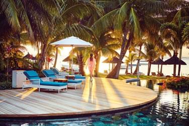 La beaut du coucher du soleil  la piscine