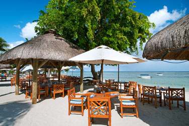 Vous pourrez galement vous restaurer les pieds dans le sable au bord de la plage