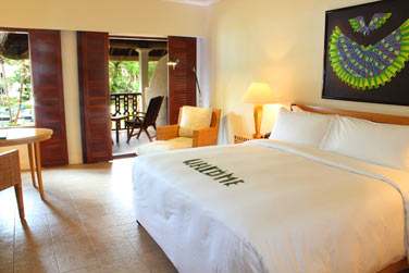 La chambre Deluxe au dcor sobre et lgant dot de petites touches tropicales