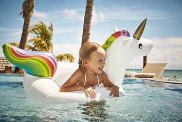 Vos enfants pourront s'amuser en toute quitude dans la belle piscine extrieure