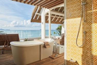 La douche extrieure de la Suite Junior Ocan