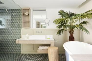 La salle de bain de la Suite Famille