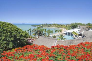 LUX* Grand Gaube est dot dun lagon calme et de deux plages paisibles