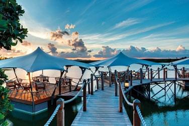 Le restaurant Le Barachois est situ au sein de la rserve naturelle de poissons