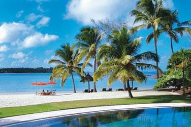 L'htel dispose d'une trs belle plage et d'une grande piscine