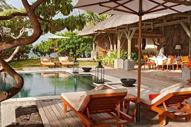 La terrasse avec piscine prive de la Villa Princire