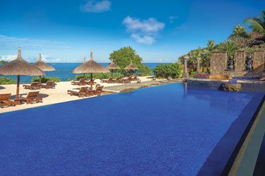 La piscine face  la plage