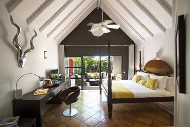 La chambre Suprieure vue jardin est similaire  la chambre Deluxe vue mer en terme de mobilier et amnagement