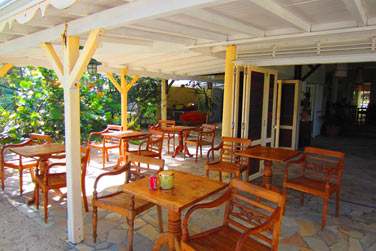 Le petit coin 'petit djeuner' avec vue sur la mer