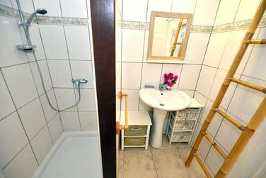 La salle de bain des bungalows F2 Duplex