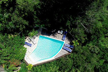 L'Anoli Lodges Village dispose d'une piscine au bord de laquelle vous pourrez profiter pleinement du soleil martiniquais