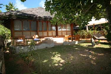 totalement caches dans la vgtation tropicale luxuriante