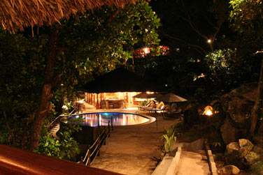 Le restaurant gastronomique perch sur une falaise offre une vue  180 sur l'ocan Indien