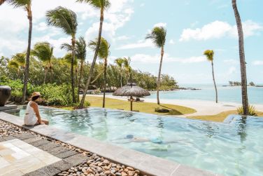 Profitez de cette magnifique piscine avec vue sur la mer  perte de vue