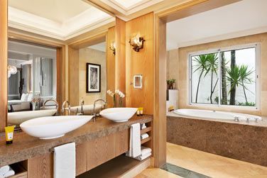 La salle de bain de la Suite Shangri-La 1 chambre