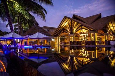 En soire le cadre est sublime pour se restaurer, boire un verre ou simplement admirer les toiles