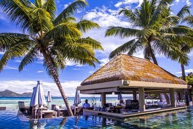 La piscine et son bar immerg vous sduiront aprs une belle journe de ballade