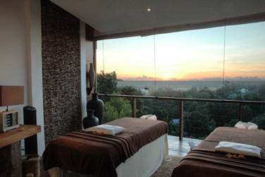 Il est somptueux, au cur de la vgtation