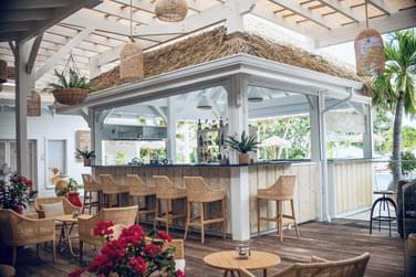 Magnifique bar du relais du moulin aux dcors boises