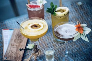 Sirotez de dlicieux cocktails rafraichissants aux saveurs exotiques