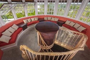 Prlassez vous dans les fauteuils du moulin