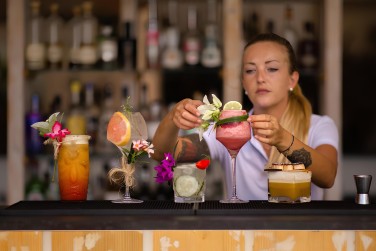 ...pour savourer un cocktail rafraichissant et tropical aux saveurs rafraichissantes...