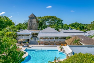 Un bel �tablissement 4* construit autour d'un moulin � canne � sucre du 19e si�cle