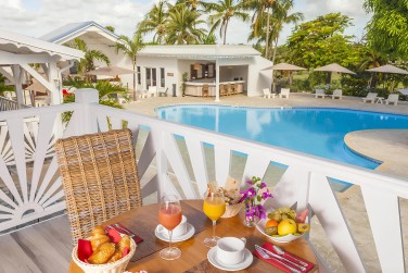 ...face � la piscine